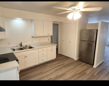 3133 E Glenrosa Avenue - Photo Thumbnail 1