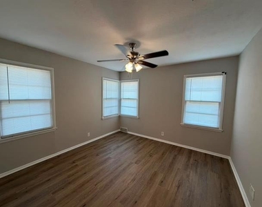 6413 Lambeth Lane - Photo Thumbnail 8