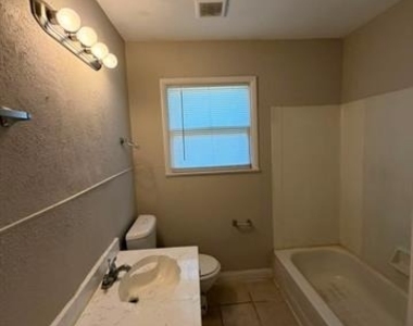 6413 Lambeth Lane - Photo Thumbnail 10