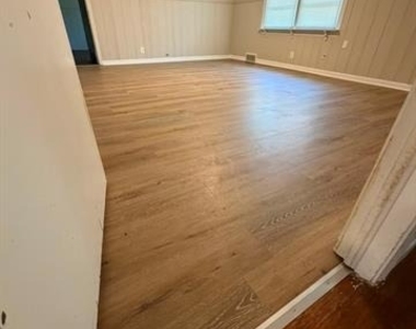 6413 Lambeth Lane - Photo Thumbnail 3
