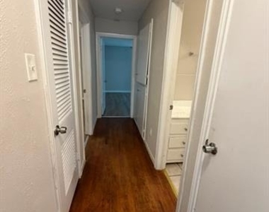 6413 Lambeth Lane - Photo Thumbnail 9