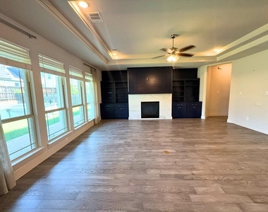 2151 Lassen Drive - Photo Thumbnail 4