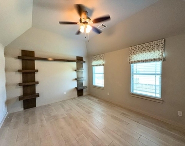 2151 Lassen Drive - Photo Thumbnail 14