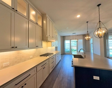 2151 Lassen Drive - Photo Thumbnail 7