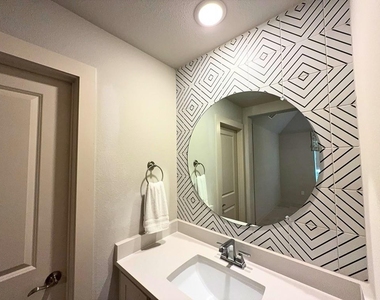 2151 Lassen Drive - Photo Thumbnail 15
