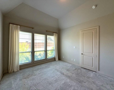 2151 Lassen Drive - Photo Thumbnail 17