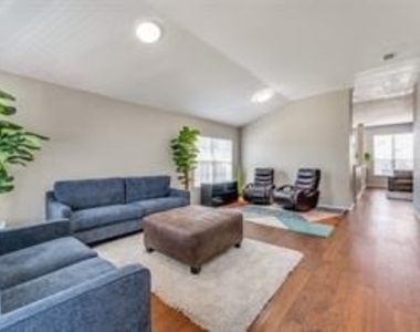 9308 Yorktown Street - Photo Thumbnail 4