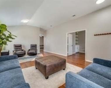 9308 Yorktown Street - Photo Thumbnail 5