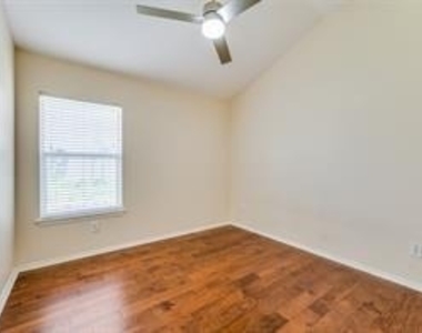 9308 Yorktown Street - Photo Thumbnail 19