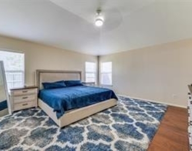 9308 Yorktown Street - Photo Thumbnail 15