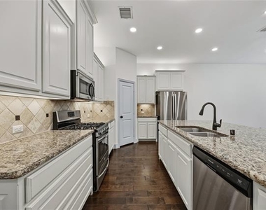 3922 Canton Jade Way - Photo Thumbnail 5