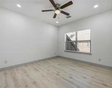3922 Canton Jade Way - Photo Thumbnail 14