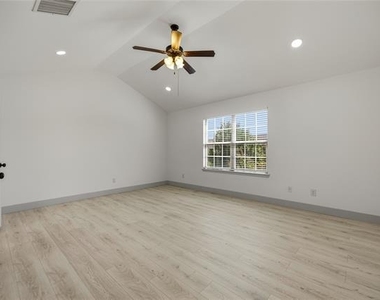 3922 Canton Jade Way - Photo Thumbnail 9