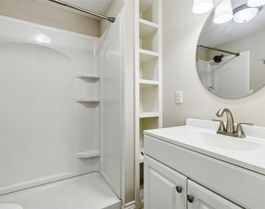5805 Tracyne Drive - Photo Thumbnail 18