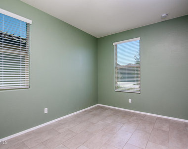 41960 W Morning Glory Way - Photo Thumbnail 3