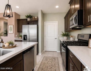 41960 W Morning Glory Way - Photo Thumbnail 12