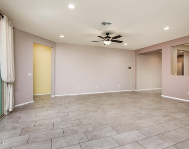 41960 W Morning Glory Way - Photo Thumbnail 18