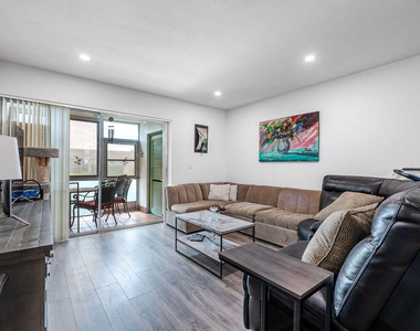 2523 Dudley Drive W - Photo Thumbnail 4