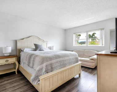 2523 Dudley Drive W - Photo Thumbnail 13