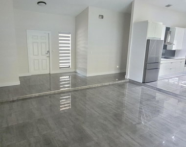 5460 Hawkes Bluff Avenue - Photo Thumbnail 7