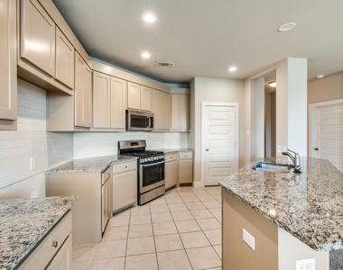 41 Kramer Lane - Photo Thumbnail 11