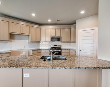 41 Kramer Lane - Photo Thumbnail 9