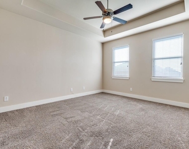 41 Kramer Lane - Photo Thumbnail 7