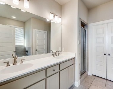 41 Kramer Lane - Photo Thumbnail 5