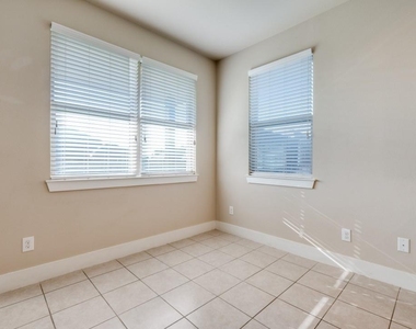 41 Kramer Lane - Photo Thumbnail 8