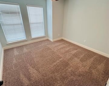 1419 Ascot Avenue - Photo Thumbnail 18