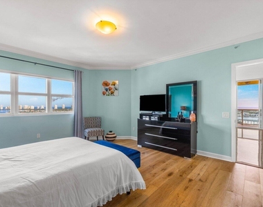 2650 Lake Shore Drive - Photo Thumbnail 18