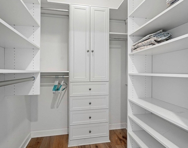 2650 Lake Shore Drive - Photo Thumbnail 21