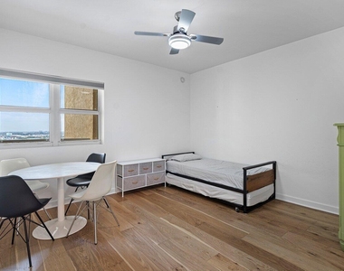 2650 Lake Shore Drive - Photo Thumbnail 25