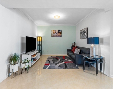 2650 Lake Shore Drive - Photo Thumbnail 16