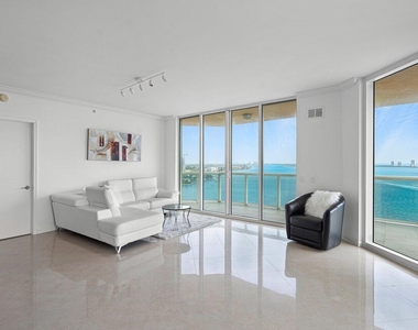 2650 Lake Shore Drive - Photo Thumbnail 6