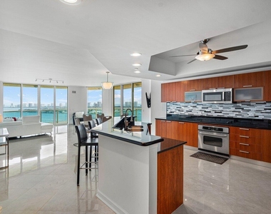 2650 Lake Shore Drive - Photo Thumbnail 4