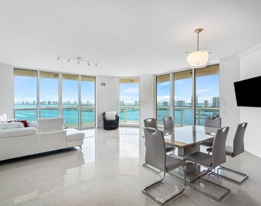 2650 Lake Shore Drive - Photo Thumbnail 3
