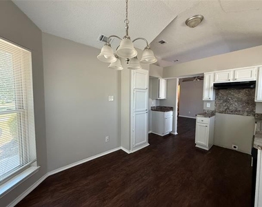 10206 Shayna Drive - Photo Thumbnail 9