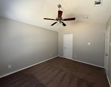 10206 Shayna Drive - Photo Thumbnail 14