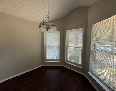 10206 Shayna Drive - Photo Thumbnail 7