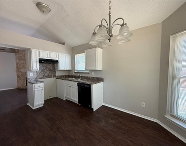 10206 Shayna Drive - Photo Thumbnail 8
