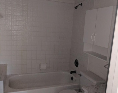 3793 Heather Drive W - Photo Thumbnail 5