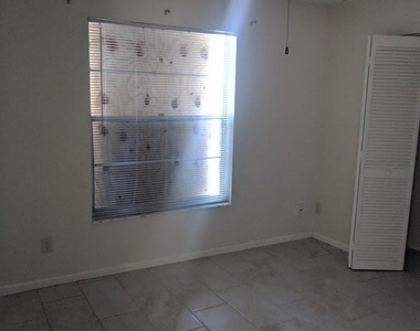 3793 Heather Drive W - Photo Thumbnail 4