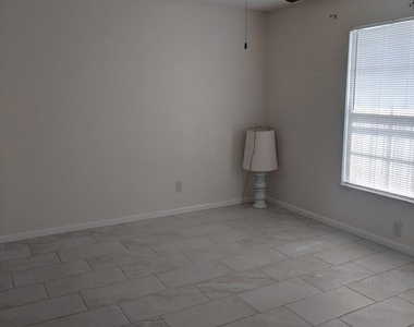 3793 Heather Drive W - Photo Thumbnail 3