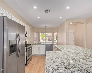 3556 N 143rd Lane - Photo Thumbnail 6