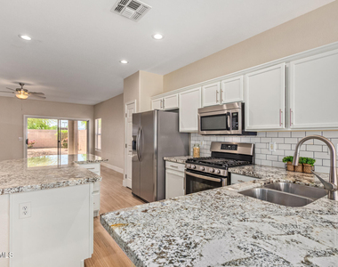 3556 N 143rd Lane - Photo Thumbnail 5