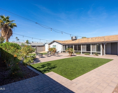 1211 W Palomino Drive - Photo Thumbnail 27