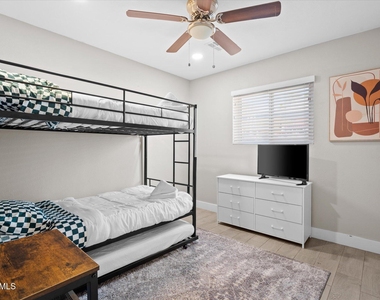 1211 W Palomino Drive - Photo Thumbnail 15