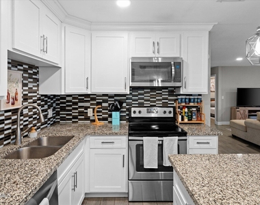1211 W Palomino Drive - Photo Thumbnail 13