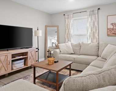1211 W Palomino Drive - Photo Thumbnail 3